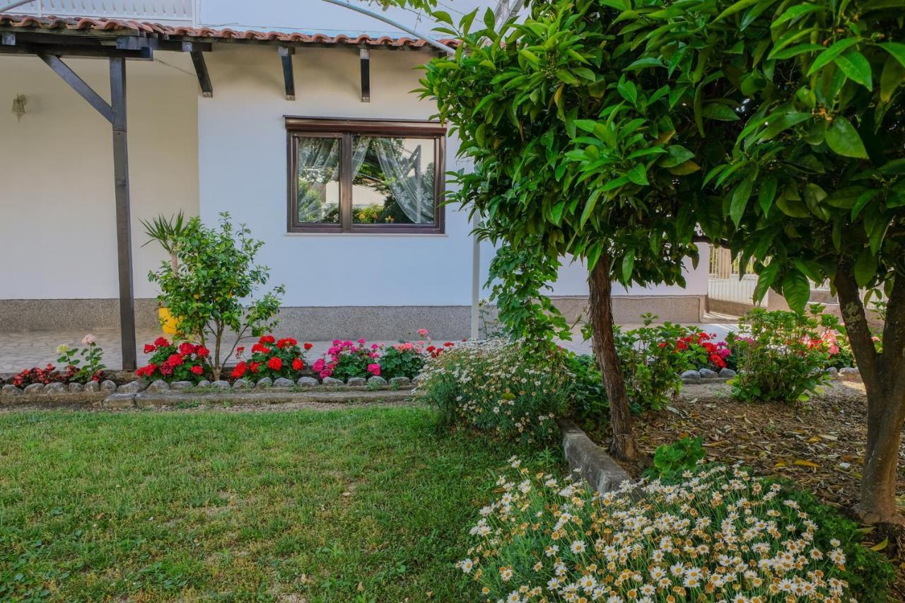 Vila Adriatik Ulcinj Exterior photo